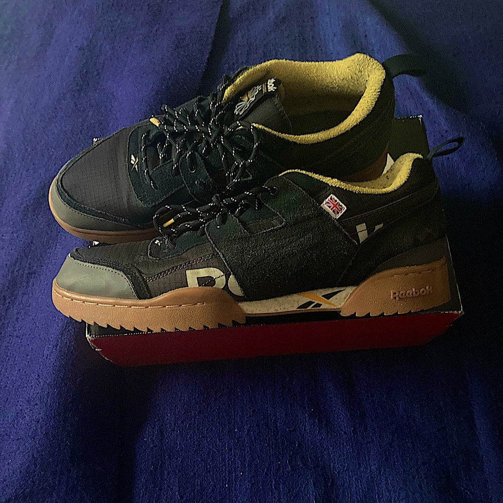 Men’s 11.5 Reebok Black and Yellow Sneakers